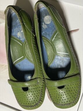 Indigo Clarks Women’s Green Sz 8M Slip On Loafers Shoes